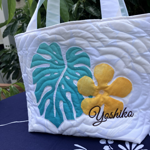 ハワイアンキルト　バッグ　パンの木 ハワイアンキルト パンの木の大きめトートバック白ブルーB トート