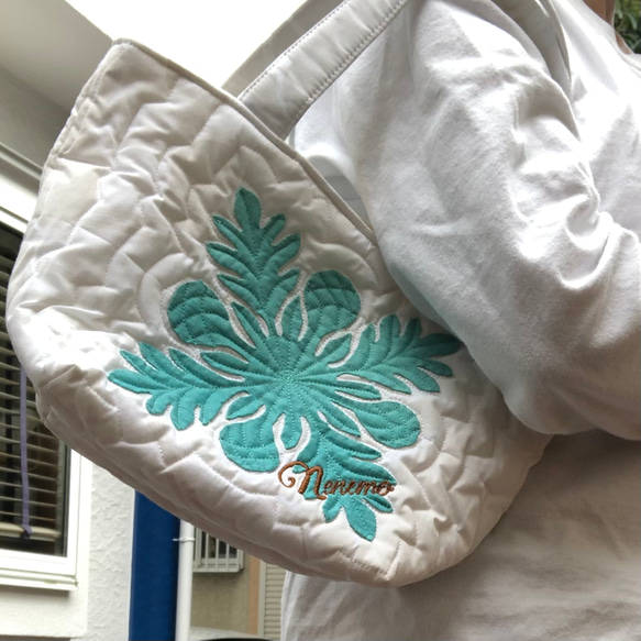 ハワイアンキルト　パンの木の小さめトートバック白グリーン　受注製作 3枚目の画像