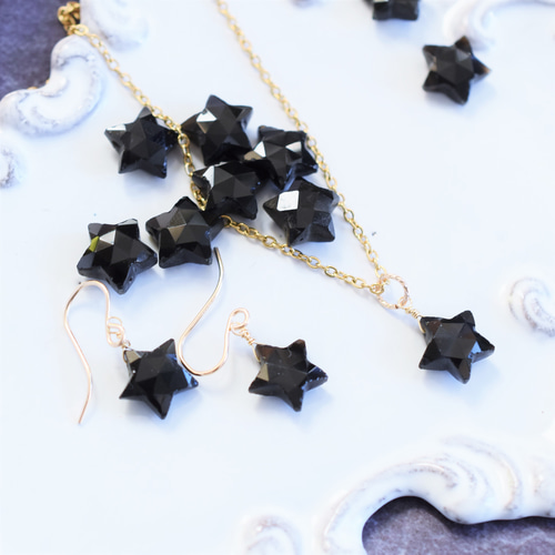 SALE【ワケありな逸品】漆黒の星 ブラックオニキス スターカット