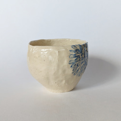 ぐい呑み／湯呑み　菊の花　手びねり　オリジナル陶器 8枚目の画像