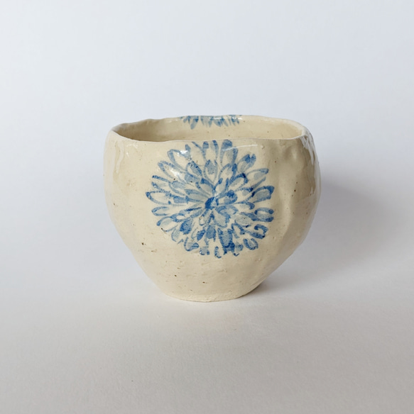ぐい呑み／湯呑み　菊の花　手びねり　オリジナル陶器 7枚目の画像