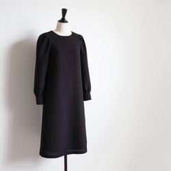【百變穿搭◎】簡約俐落的A字泡泡袖洋裝【黑色】 第20張的照片