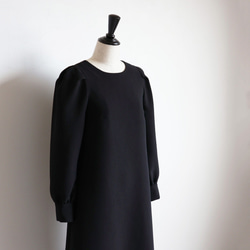 【百變穿搭◎】簡約俐落的A字泡泡袖洋裝【黑色】 第10張的照片