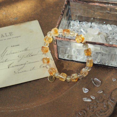 運気アップに⤴︎✨ルチルクォーツ・虹入りキューブシトリンの