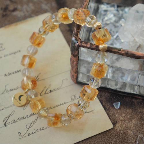 運気アップに⤴︎✨ルチルクォーツ・虹入りキューブシトリンの