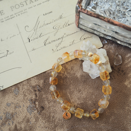 運気アップに⤴︎✨ルチルクォーツ・虹入りキューブシトリンの