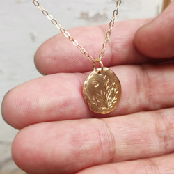 大きめでメンズらしいおすすめデザインのK18金ゴールドハンドメイド叩きメタルネックレス Gold Necklace 6枚目の画像