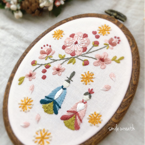 ひなまつりの刺繍フレーム】ひな祭りのお祝いに。オイルパステルで描い  