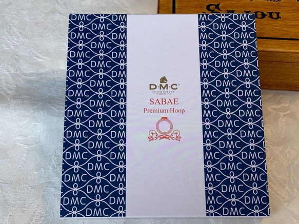 新色入荷！『DMC ×SABAEコラボ 　PREMIUM HOOP　刺繍枠　専用ボックス入り』～BU×PK～ 5枚目の画像
