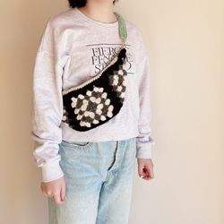 ボディバッグ（黒 x 白 x グレーxミントグリーン）crochet  ２WAY以上 手編み 4枚目の画像