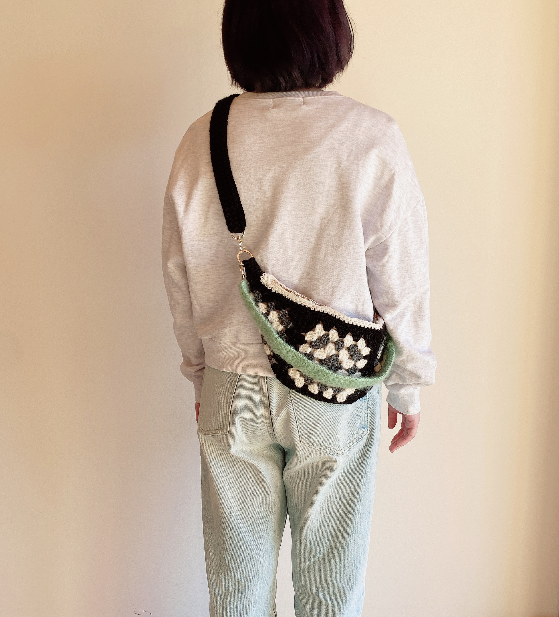 ボディバッグ（黒 x 白 x グレーxミントグリーン）crochet 2WAY