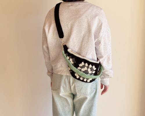 ボディバッグ（黒 x 白 x グレーxミントグリーン）crochet 2WAY