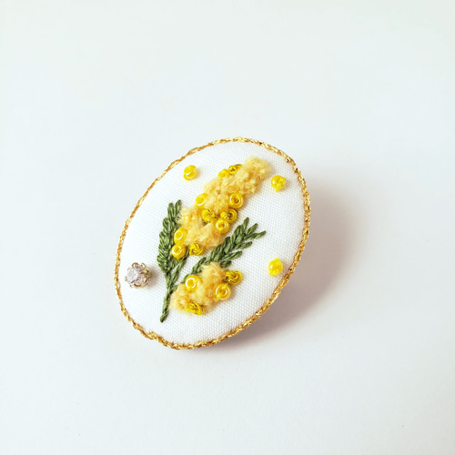 ミモザ刺繍ブローチ 明るい気持ちを運んでくる大人ナチュラル