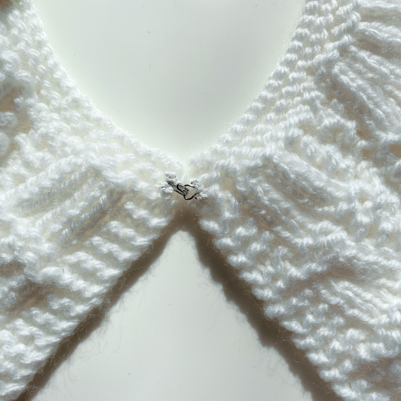 手編みのガーリーなつけ襟（白）ティペット 4枚目の画像