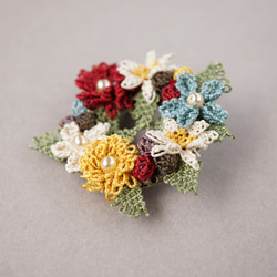 [ぬい針と絹糸で編んだ可憐なお花]シルクイーネオヤ(トルコ刺繍･レース)お花がぎっしりリース型のブローチ 2枚目の画像