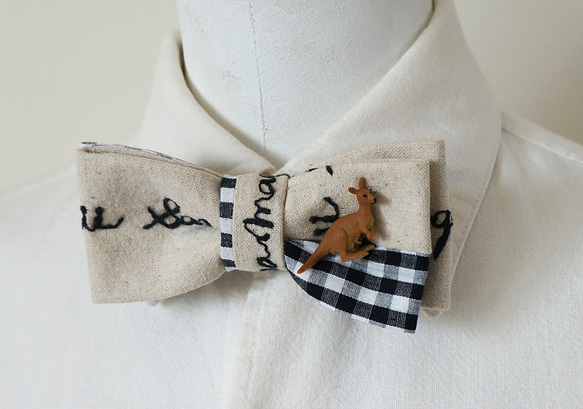 カンガルーのチョウネクタイ・Kangaroo-BOWTIE(embroidery/gingham) 2枚目の画像