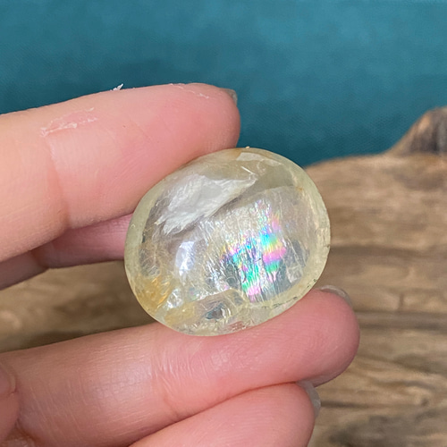 金と虹 ガーデンクォーツ ルース 72 虹色の帯とリモナイト 天然石