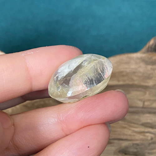 金と虹 ガーデンクォーツ ルース 72 虹色の帯とリモナイト 天然石