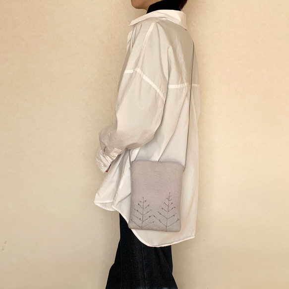 グレートーンのフェルトウールバッグ　#yoakenomori 2枚目の画像