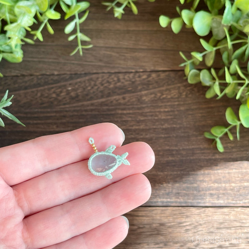 アクアマリン［イルカ］マクラメアクセサリー〈チャーム､ネックレス