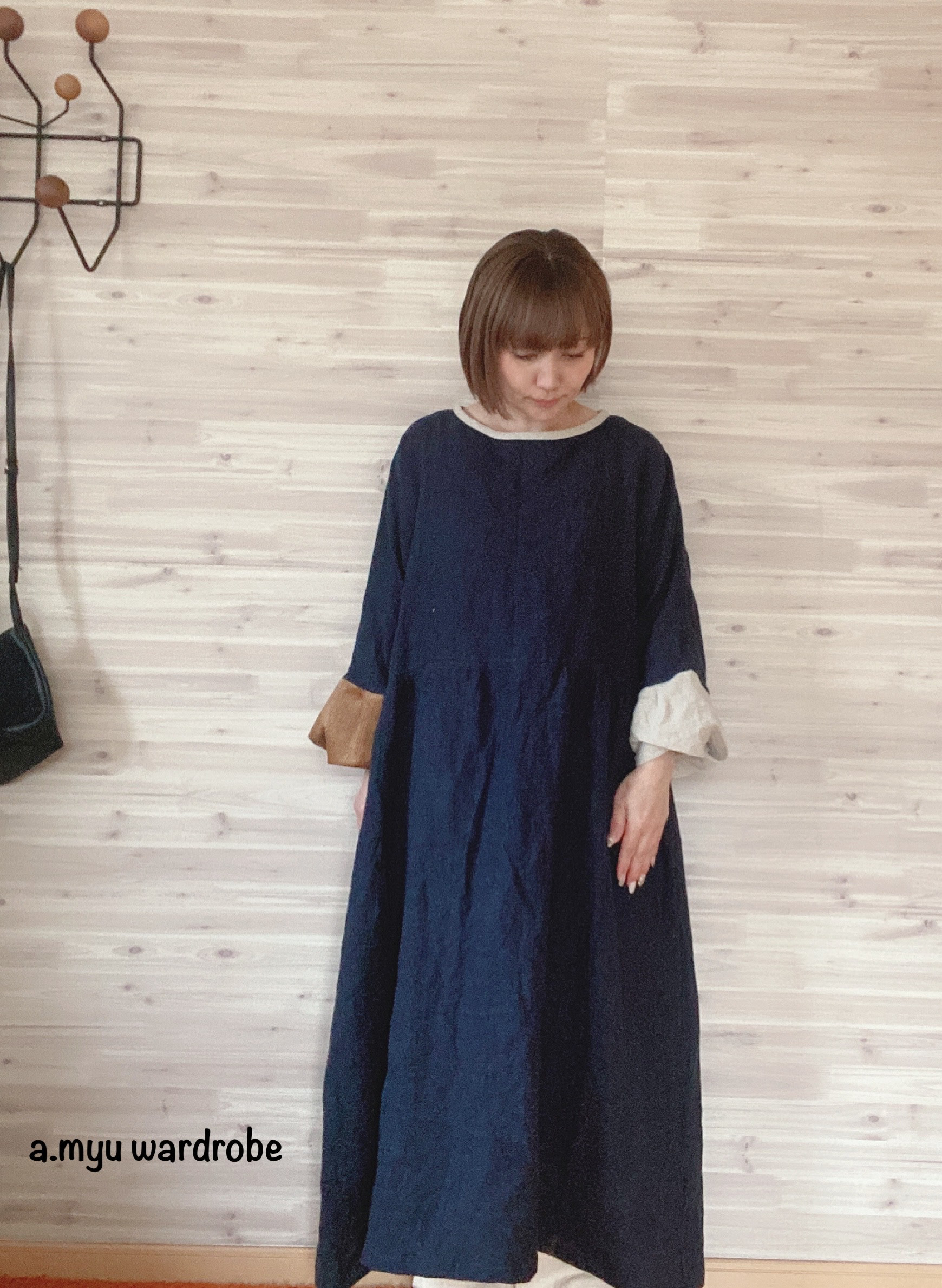 a.myu 茶色と紺色ねじれ袖フレンチリネン腰切り替えワンピース