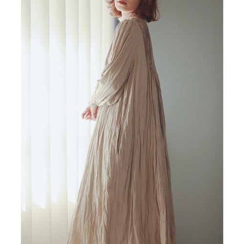 スタンドカラーピンタックリネンワンピース(ベージュ・黒) ワンピース