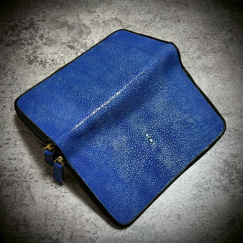 圧倒的な収納力 スティングレイ ダブルファスナー 長財布