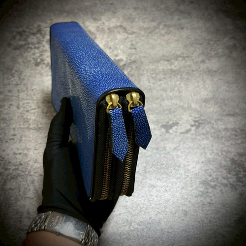 圧倒的な収納力 スティングレイ ダブルファスナー 長財布