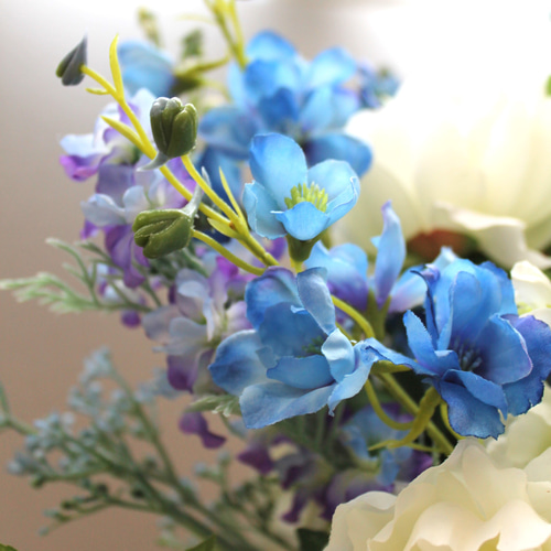 アーティフィシャルフラワーブーケ】デルフィニュームのクラッチブーケ