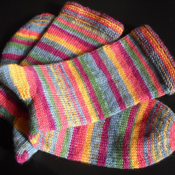1st Anniversary & Christmas Sale! 手編みの靴下　カシミア混の糸で編んだ靴下（女性用） 4枚目の画像