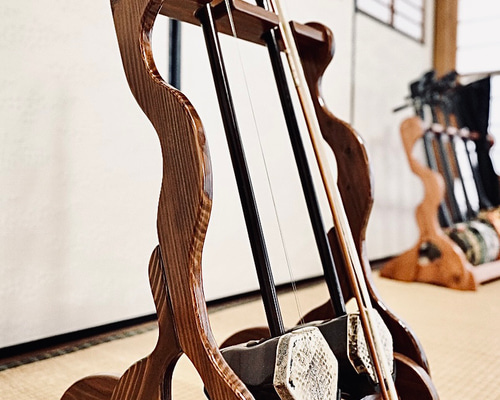 限定1台】手作り木工 木製二胡スタンド （ニス仕上げ） 2丁掛け 楽器