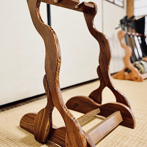 限定1台】手作り木工 木製二胡スタンド （ニス仕上げ） 2丁掛け 楽器