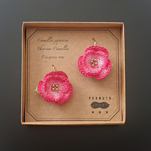 ピアス・イヤリング：椿 かぎ針編み 花 紅白 レース 糸 ピアス（フック