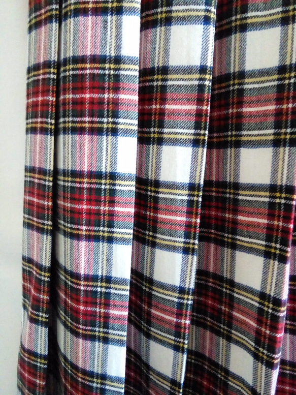 ウールのソフトプリーツスカート　　タータンチェック　赤・オフホワイト・グリーン・ブラック　サイズ変更可　裏地付き 2枚目の画像