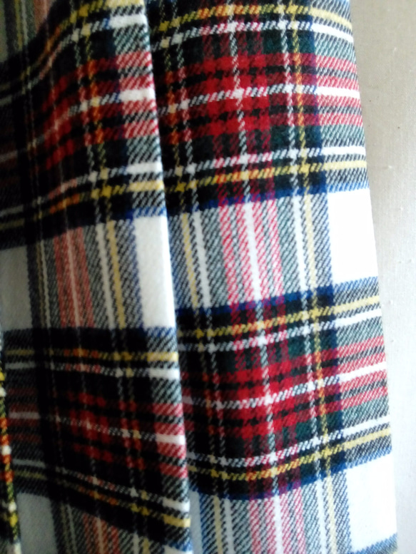ウールのソフトプリーツスカート　　タータンチェック　赤・オフホワイト・グリーン・ブラック　サイズ変更可　裏地付き 3枚目の画像