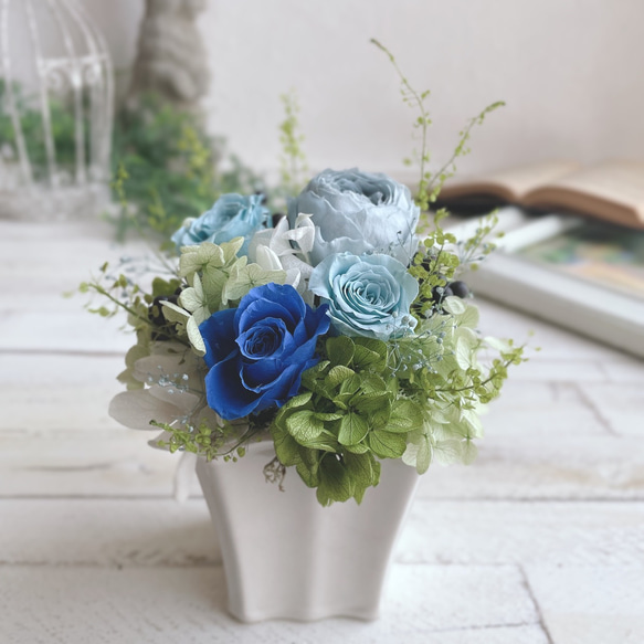 青いバラのアレンジメント＊ブルーの好きな方へ プリザーブドフラワー