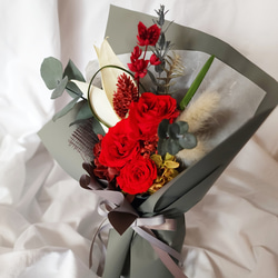 赤系カラーのブーケ：ギフトにもおすすめ！ドライ・プリザーブドフラワーの立てたまま飾れる自立する花束 5枚目の画像