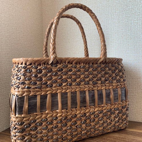最終価格 9/15までの出品　胡桃のかごバッグ　山葡萄　胡桃 胡桃 山葡萄 くるみかごバッグ 山葡萄かごバッグ 手作り 籠バッグ 内布