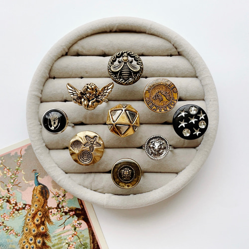 指先の魔法 / ヴィンテージボタン、レトロボタン好きさんにおすすめの