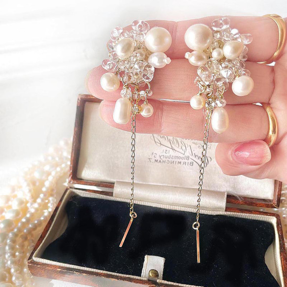 淡水珍珠與水晶天然寶石寶石耳環婚禮邀請函不對稱長鏈寶石耳環 第1張的照片