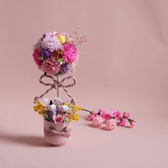 桃の節句～うさぎ雛のトピアリー 花気球風 1枚目の画像