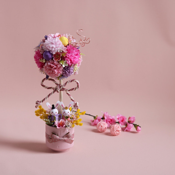 桃の節句～うさぎ雛のトピアリー 花気球風 アートフラワー はなごま屋