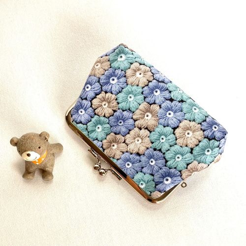 受注製作】かぎ針編みモチーフミニフラワー柄 の親子がま口財布 受注製作】かぎ針編みモチーフミニフラワー柄 の親子がま口財布