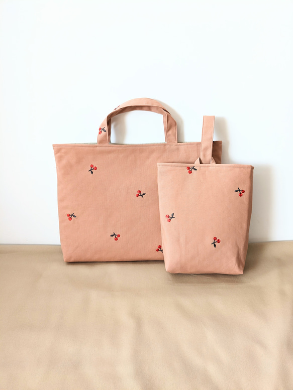 【送料無料】さくらんぼの刺繍×きなりキルティング レッスンバッグ 入園グッズ シンプル 上品 入園入学 8枚目の画像