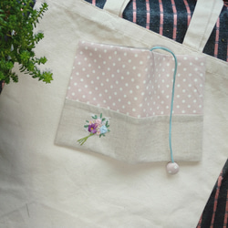 文庫本刺繍の布のブックカバー（花束） 2枚目の画像
