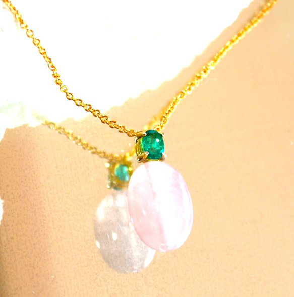 - spring - Emerald & Rose Quartz Necklace 1枚目の画像