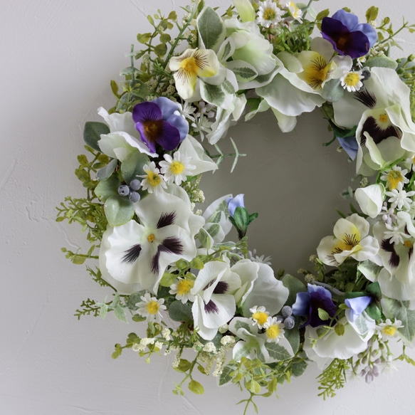 特大サイズで存在感抜群♡パンジーとホワイトローズのリース　スプリングリース 特大サイズで存在感抜群♡パンジーとホワイトローズのリース