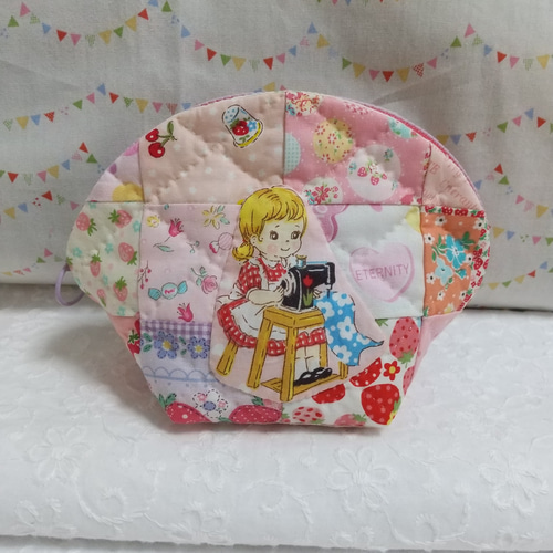 松山敦子 × ロラライハリス 布地使用パッチワークタペストリーハンドメイド