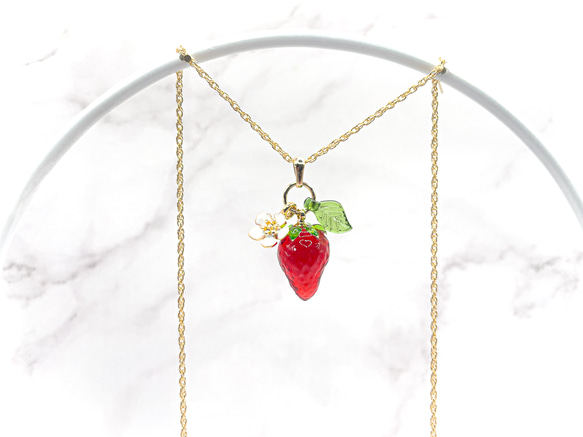 再販〉〈リニューアル版〉いちごと花のネックレス ネックレス