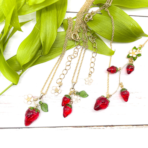 再販〉〈リニューアル版〉いちごと花のネックレス ネックレス